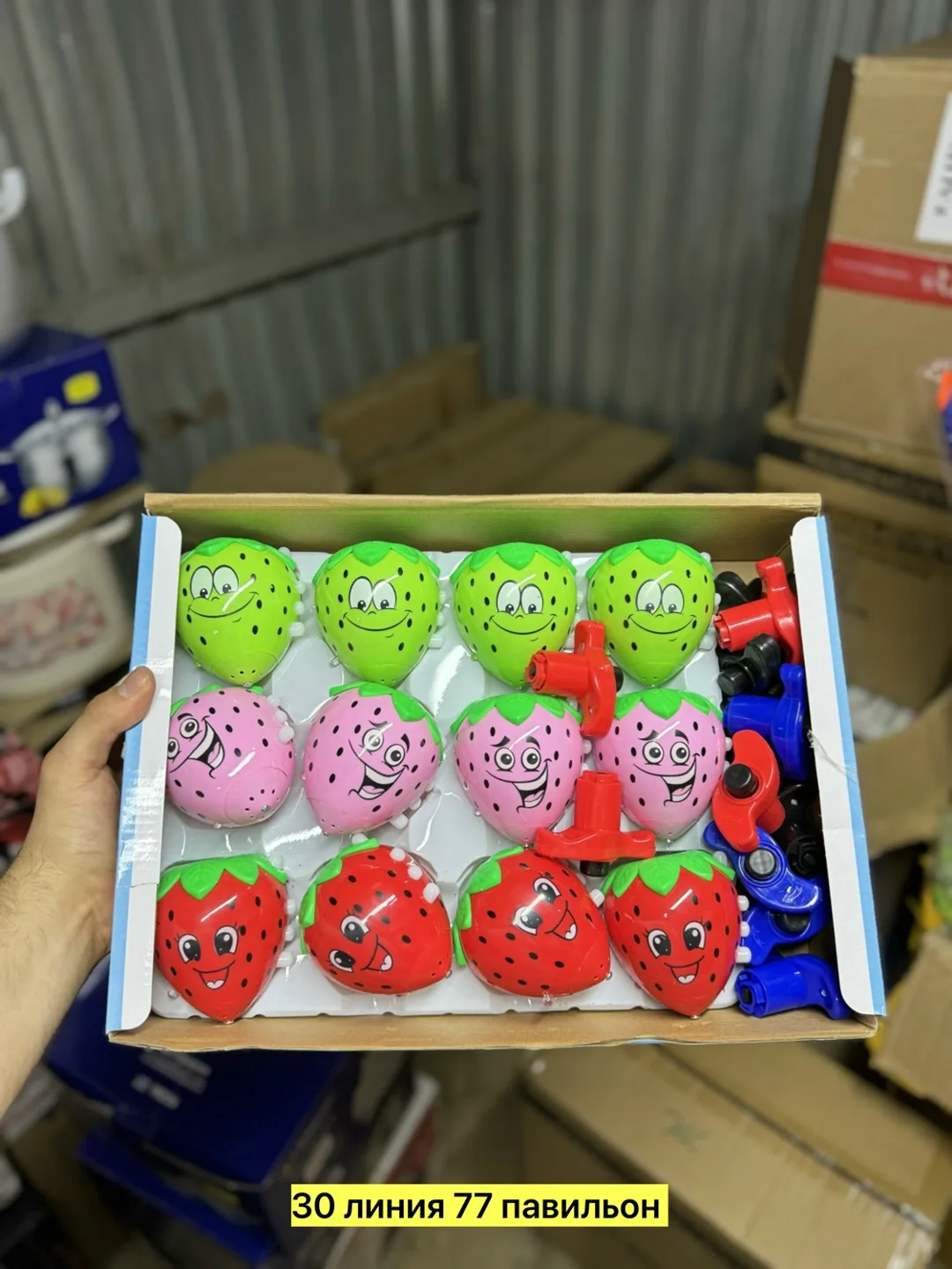 Музыкальная игрушка в форме клубники из пластика — фото 2