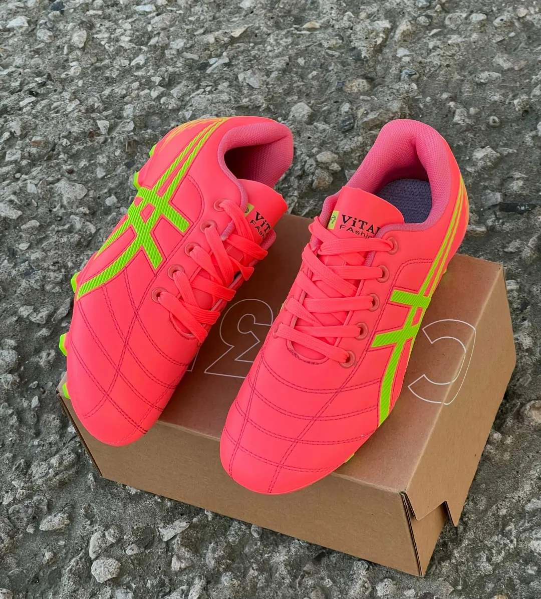 Лёгкие и модные кроссовки для повседневных прогулок — фото 4