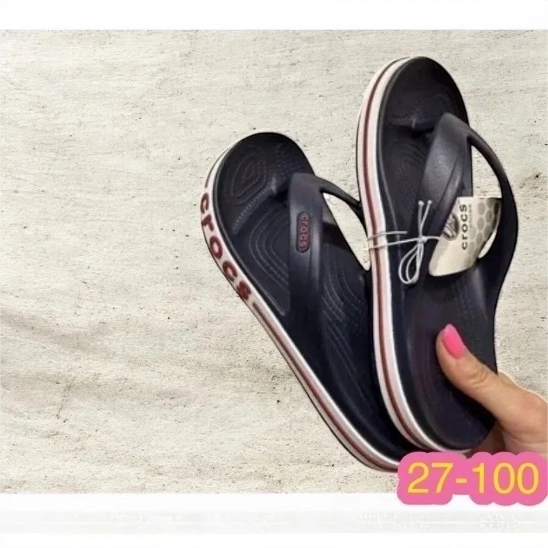 Шлепки Crocs из легкого, прочного материала — фото 2
