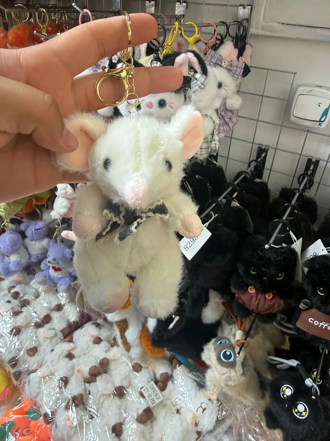 Пластиковый брелок в форме мыши — фото 3