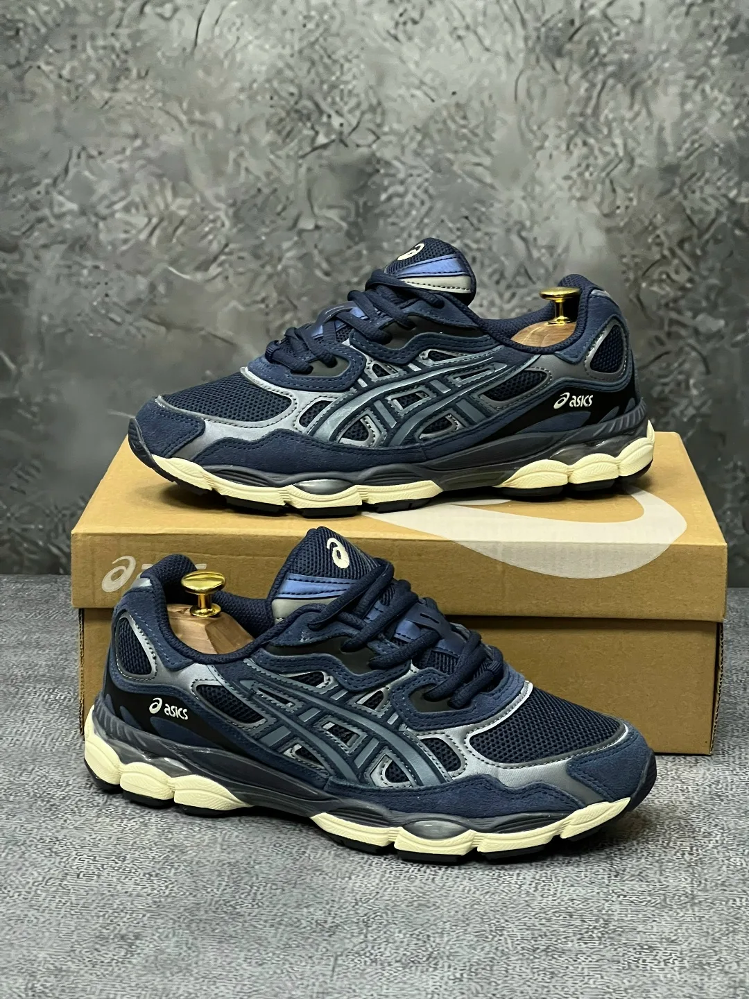 Кроссовки Asics из натуральной замши — фото 1