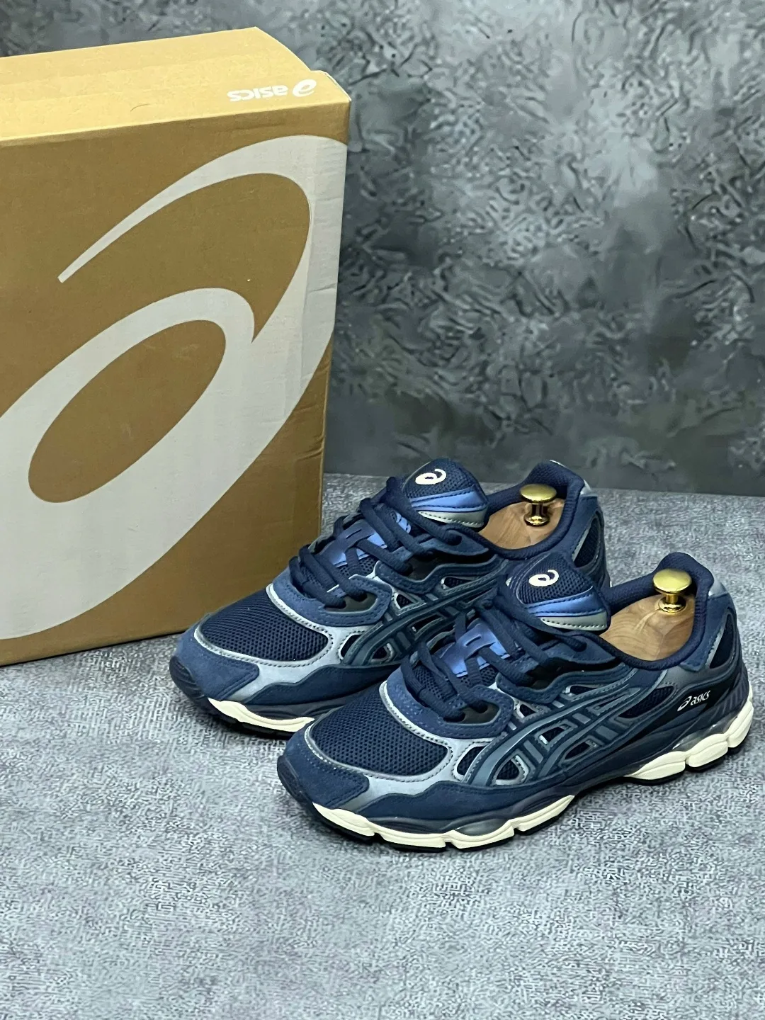 Кроссовки Asics из натуральной замши — фото 2