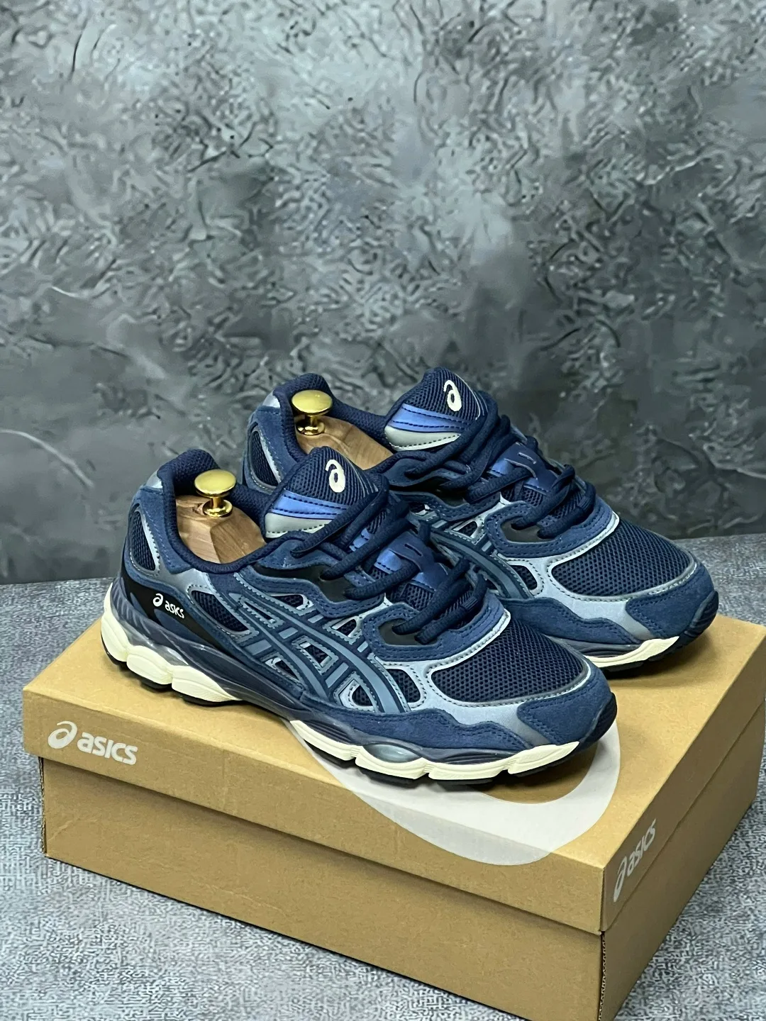 Кроссовки Asics из натуральной замши — фото 3