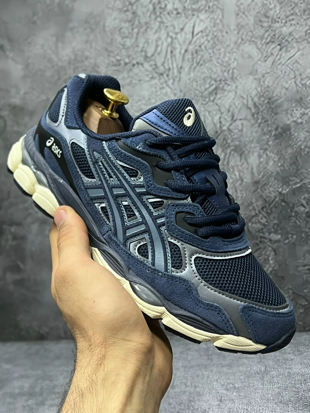 Кроссовки Asics из натуральной замши — фото 6
