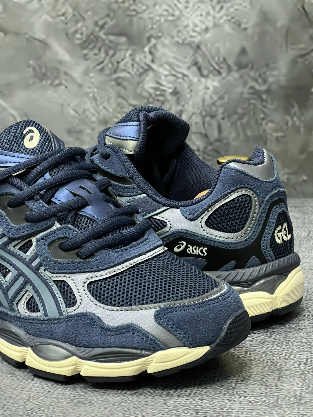 Кроссовки Asics из натуральной замши — фото 7