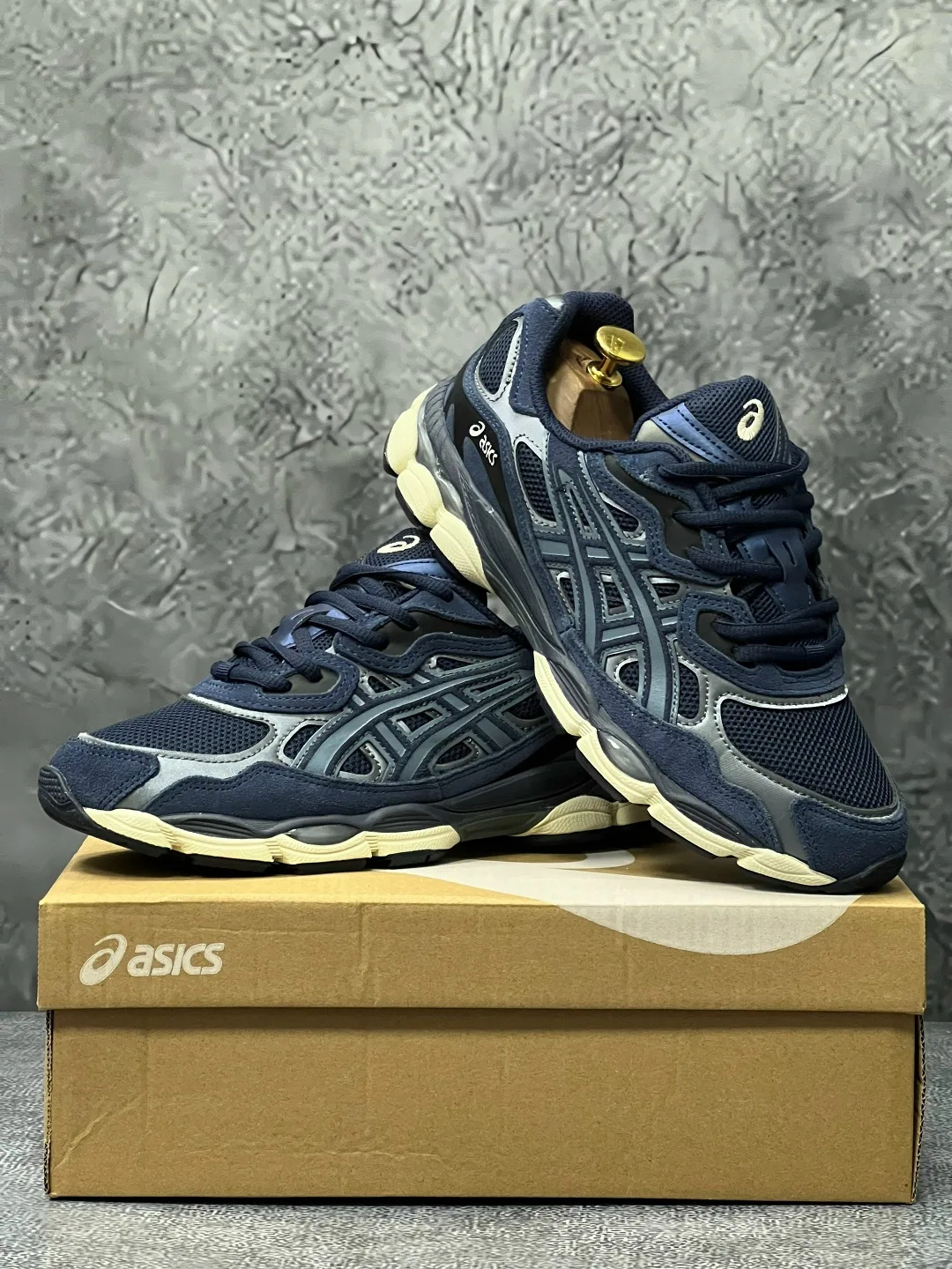 Кроссовки Asics из натуральной замши — фото 8
