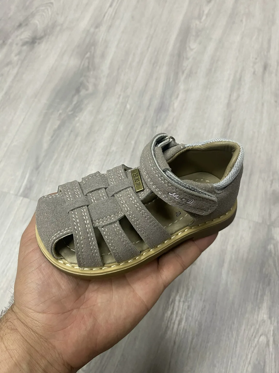 Сандалии из замши