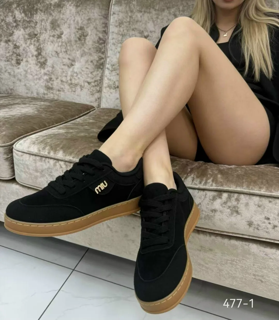 Кроссовки женские — фото 1