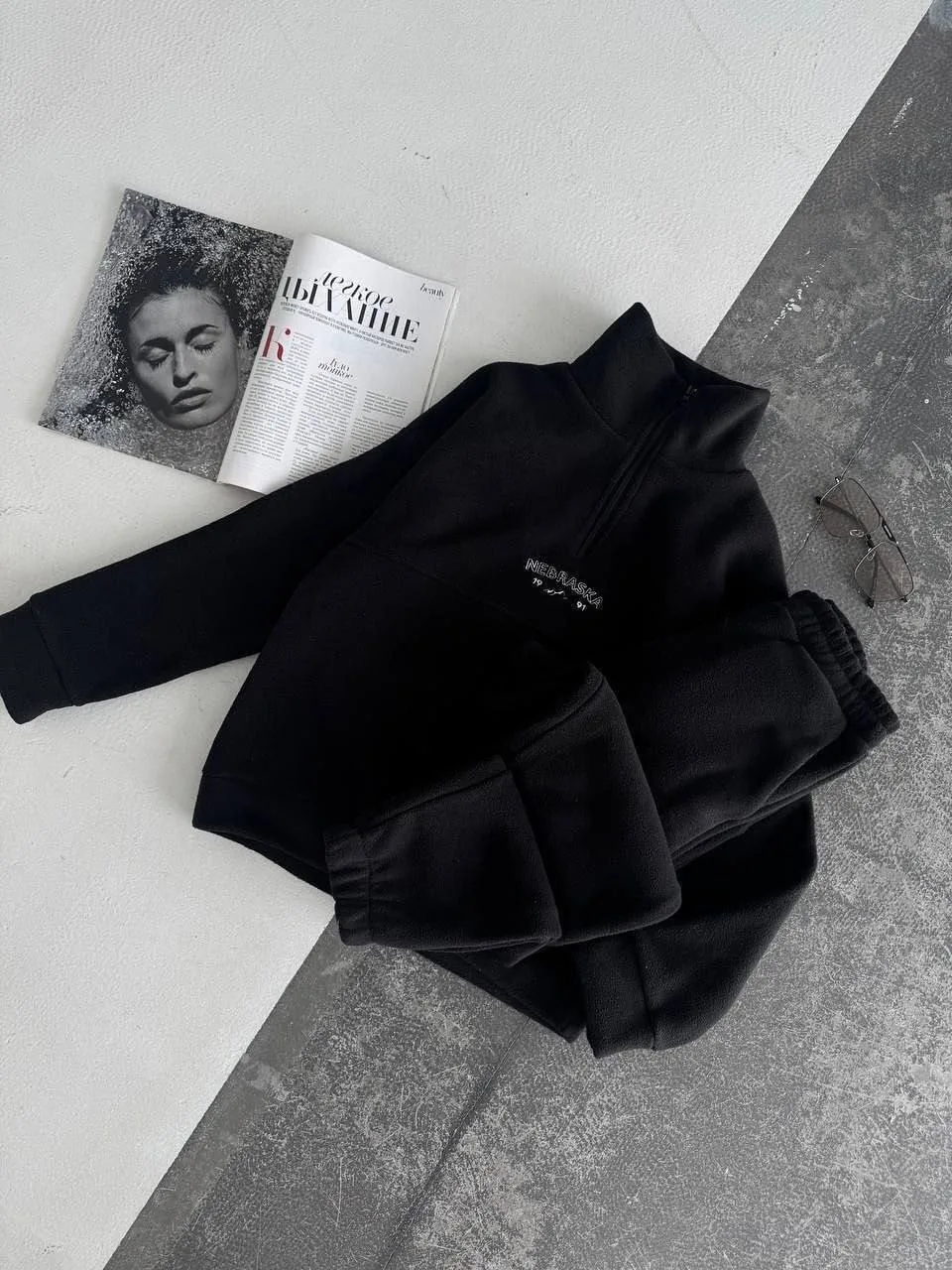 Двухсторонний флисовый костюм с свободным кроем — фото 5