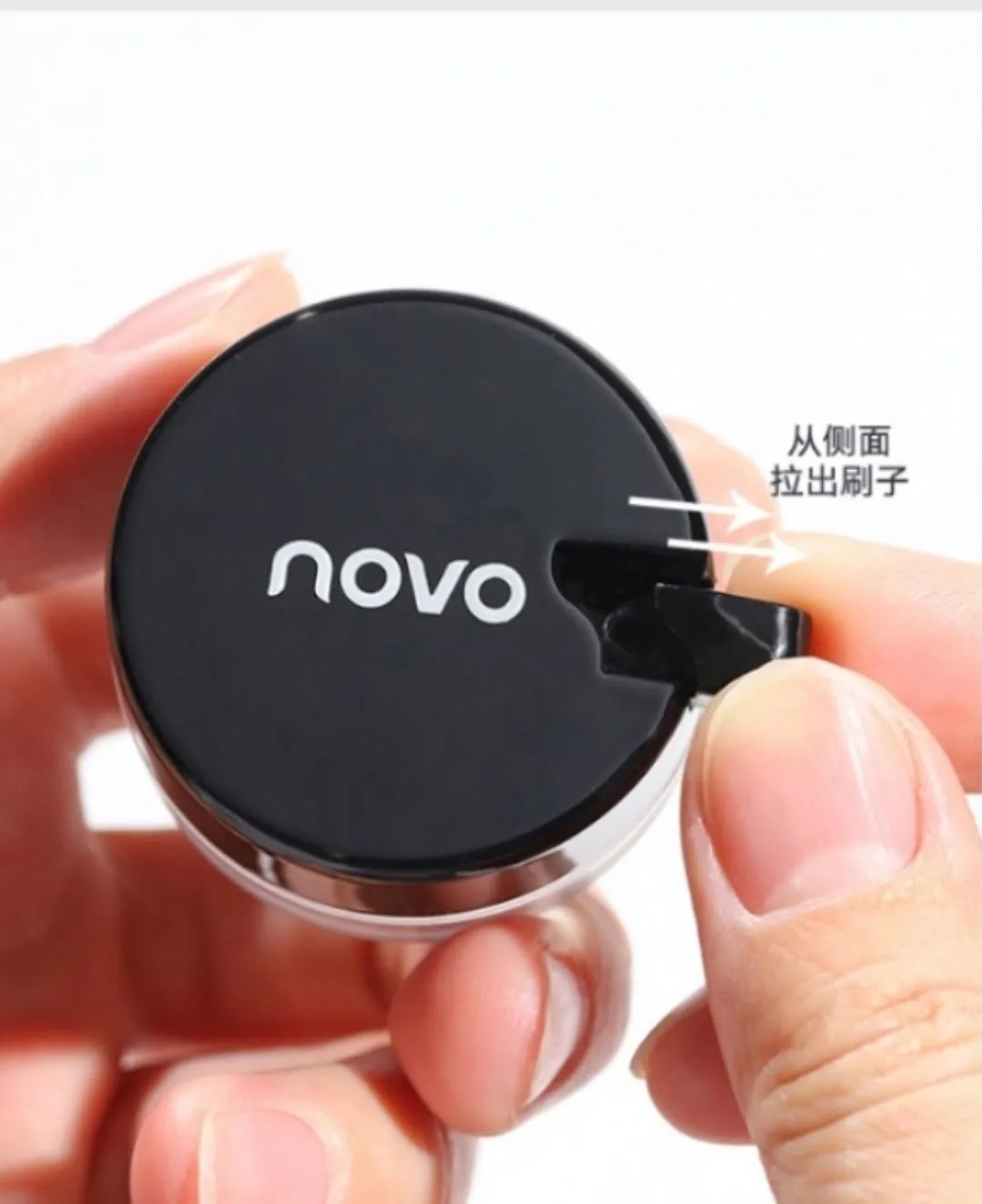 Жидкая подводка для век eyeliner gel от NOVO обладает легкой текстурой, благодаря удобной кисточке для рисования обеспеч — фото 2