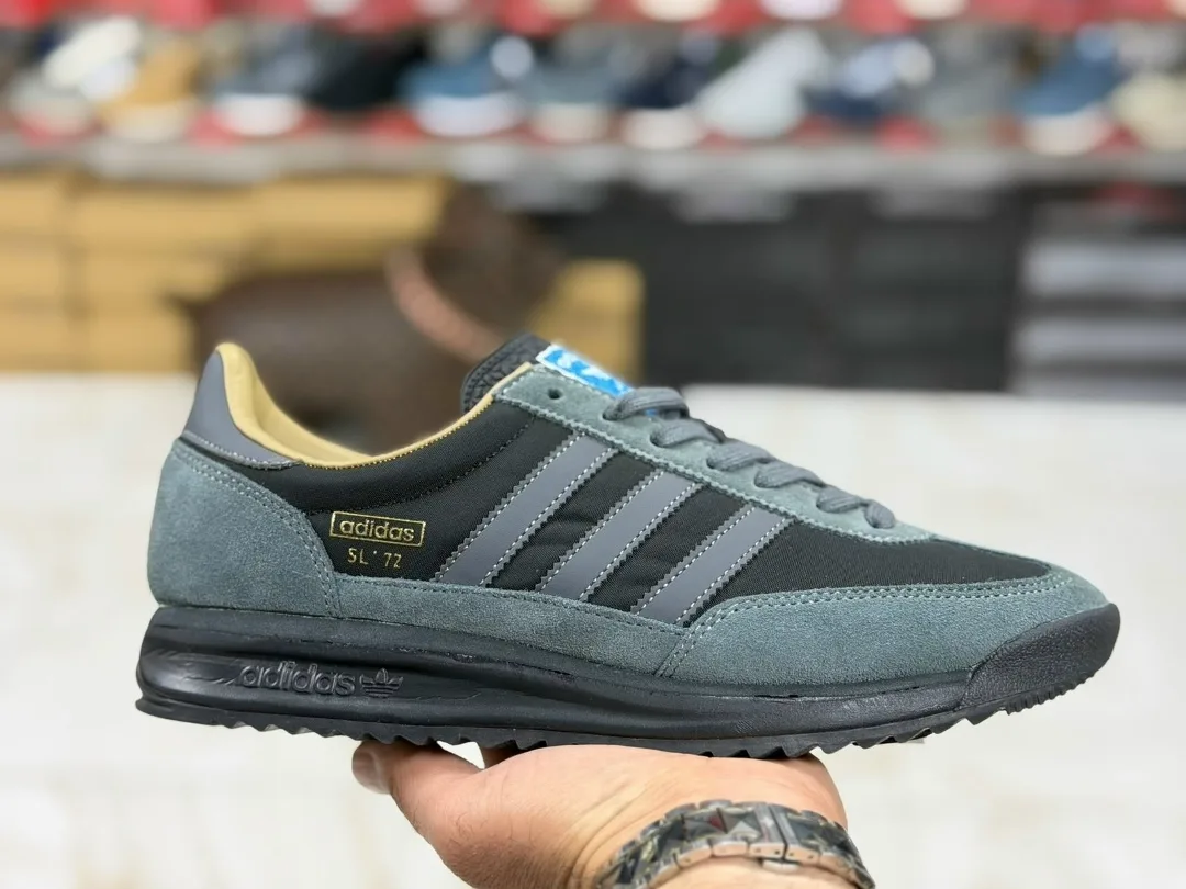 Adidas кроссовки — фото 1
