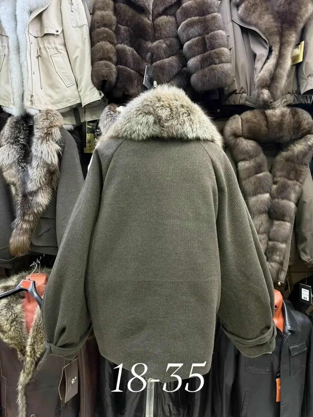 Зимняя куртка с натуральным мехом лисички — фото 2